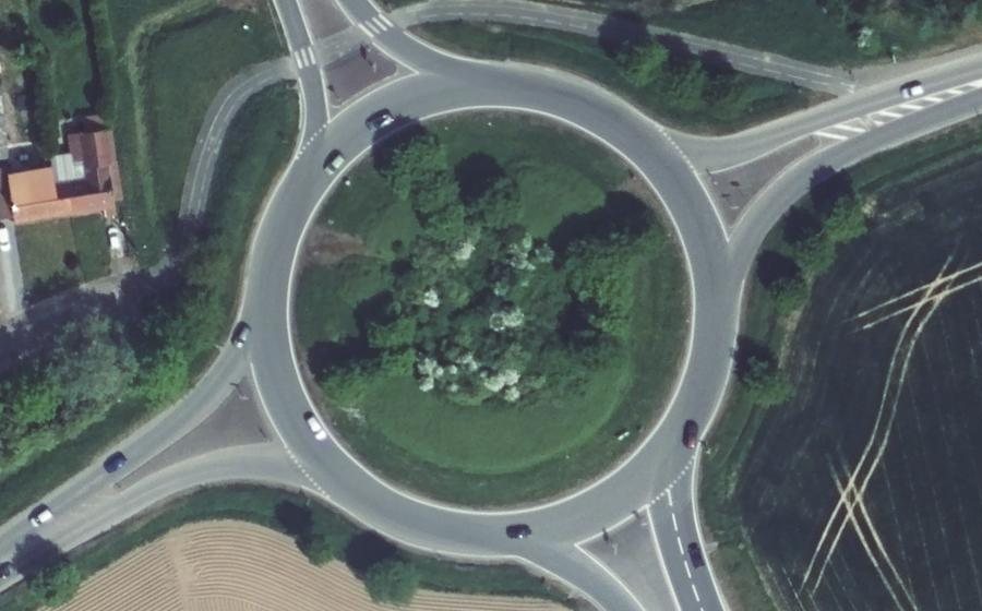 Vue aérienne du Rond-point anonyme n°19736837