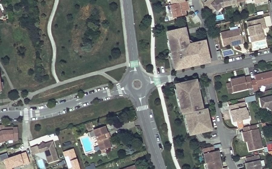 Vue aérienne du Rond-point anonyme n°197415340