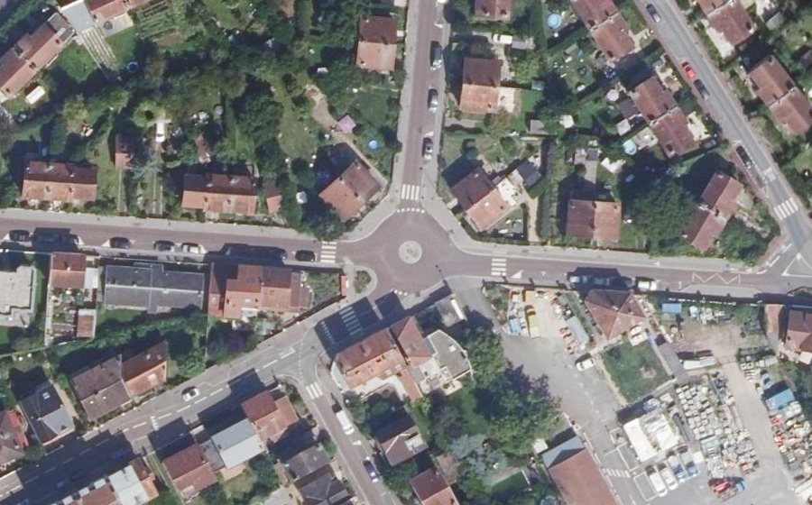 Vue aérienne du Rond-point anonyme n°19745608