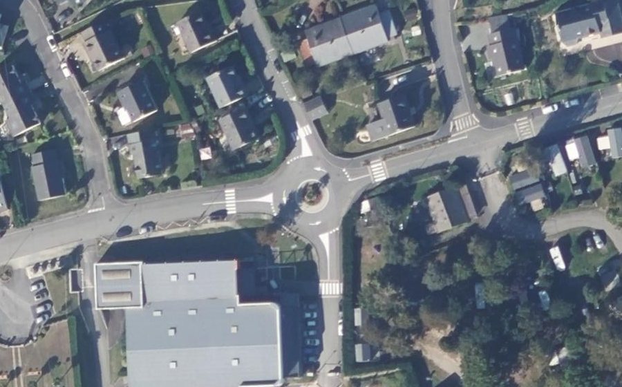 Vue aérienne du Rond-point anonyme n°197491107