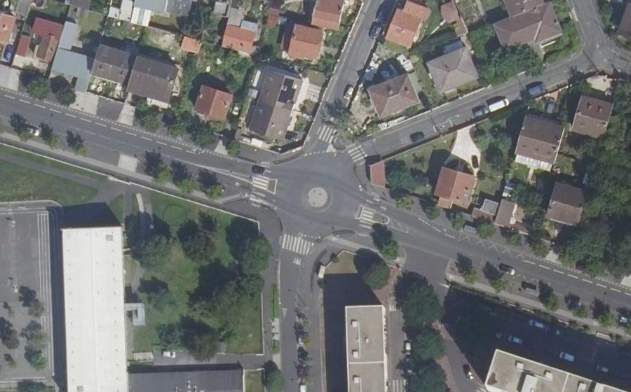 Vue aérienne du Rond-point anonyme n°197518830