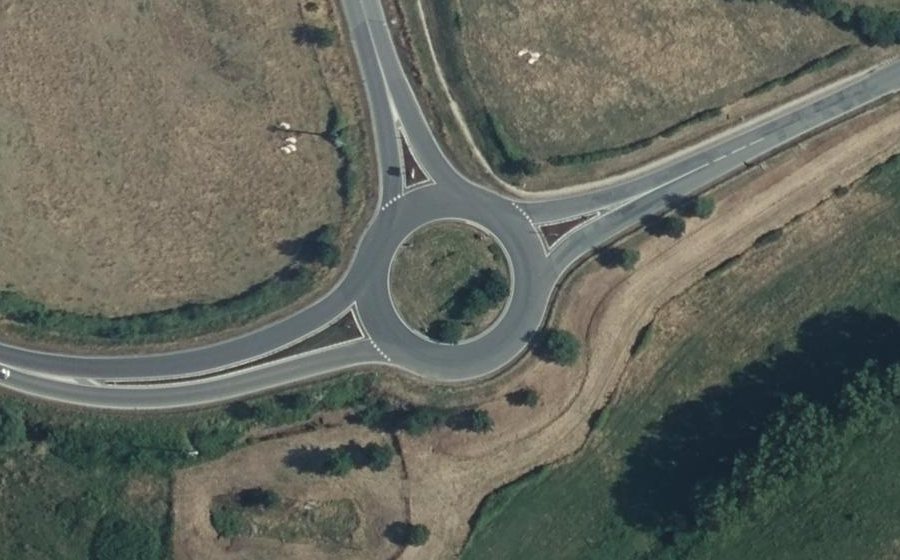 Vue aérienne du Rond-point anonyme n°197544126