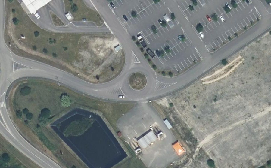 Vue aérienne du Rond-point anonyme n°197556982