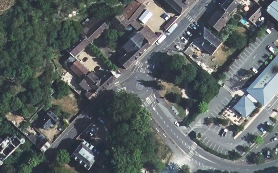 Vue aérienne du Rond-point anonyme n°197560576