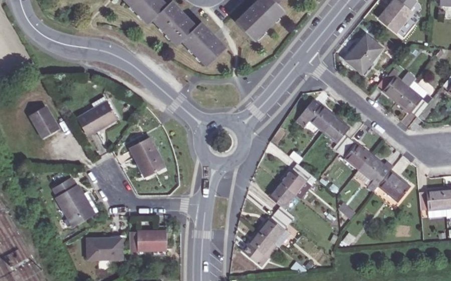Vue aérienne du Rond-point anonyme n°197560728