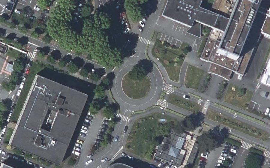 Vue aérienne du Rond-point anonyme n°197581427
