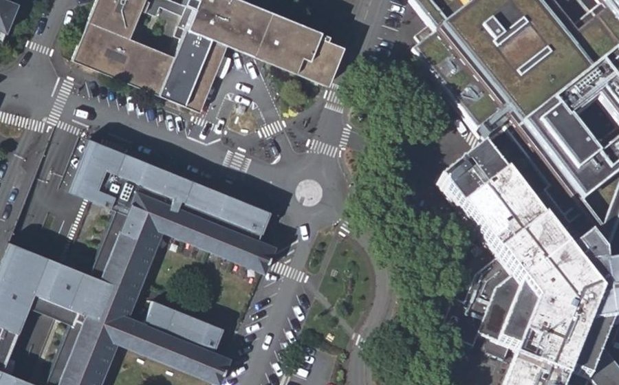 Vue aérienne du Rond-point anonyme n°197581429
