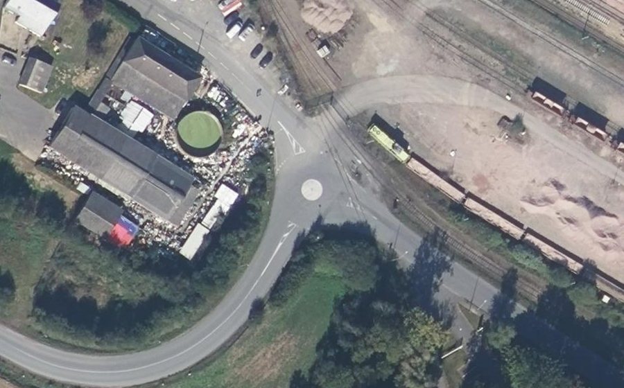Vue aérienne du Rond-point anonyme n°197594742