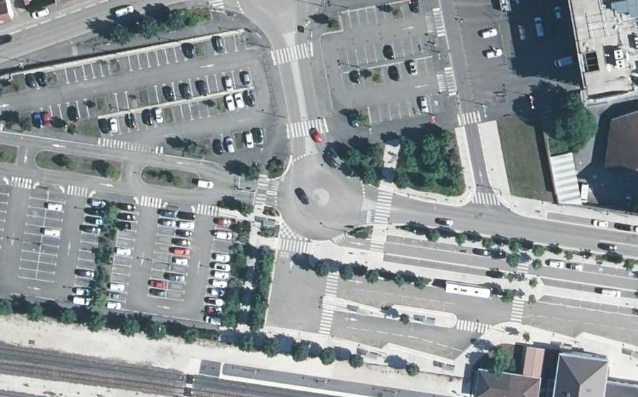 Vue aérienne du Rond-point anonyme n°197635071