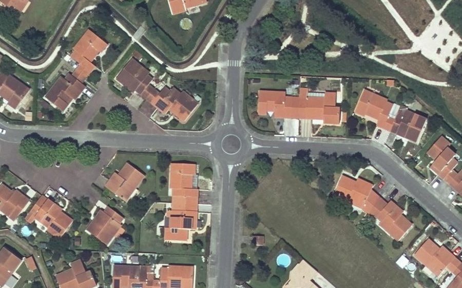 Vue aérienne du Rond-point anonyme n°197643026