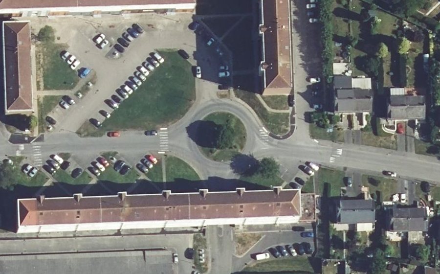 Vue aérienne du Rond-point anonyme n°197671700