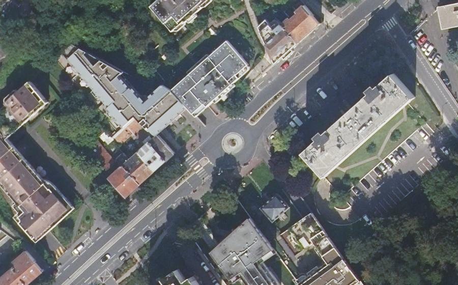 Vue aérienne du Rond-point anonyme n°197711636