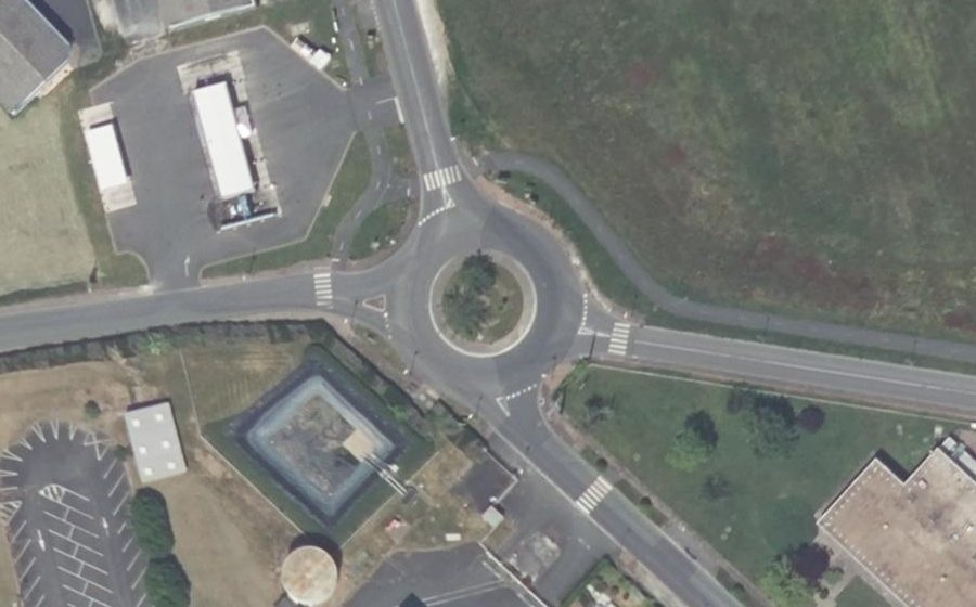 Vue aérienne du Rond-point anonyme n°197835785