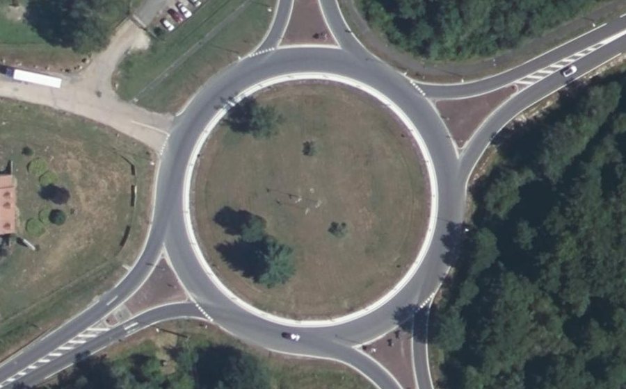 Vue aérienne du Rond-point anonyme n°19785412