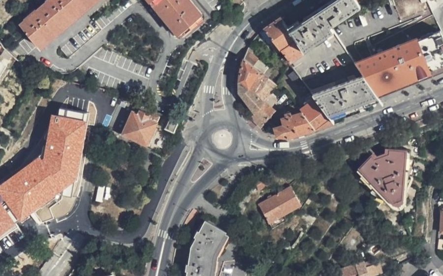 Vue aérienne du Rond-point anonyme n°19786740