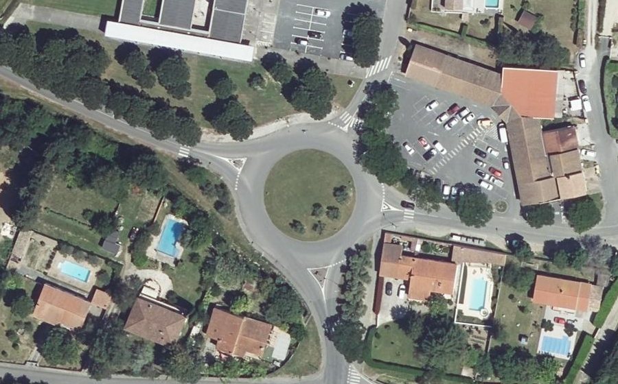 Vue aérienne du Rond-point anonyme n°19788777