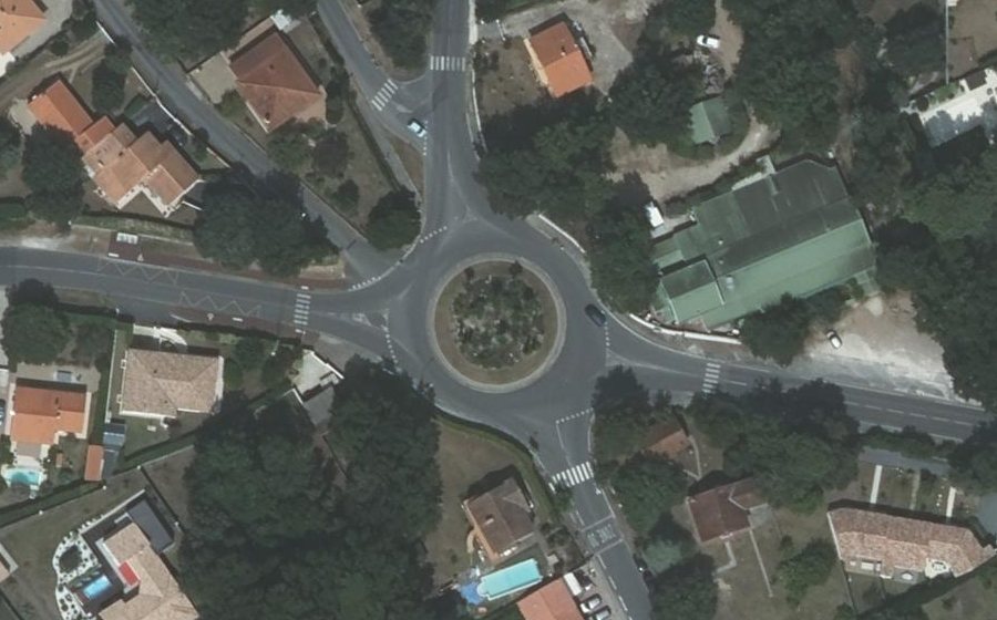 Vue aérienne du Rond-point anonyme n°19791397