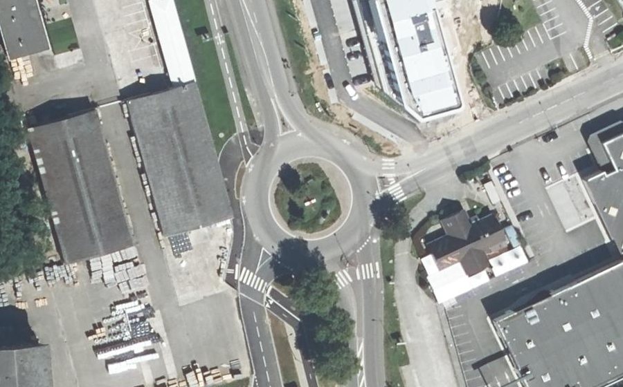 Vue aérienne du Rond-point anonyme n°19793975