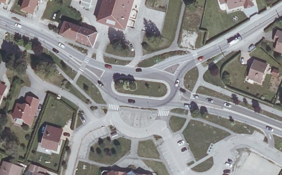 Vue aérienne du Rond-point anonyme n°19795459