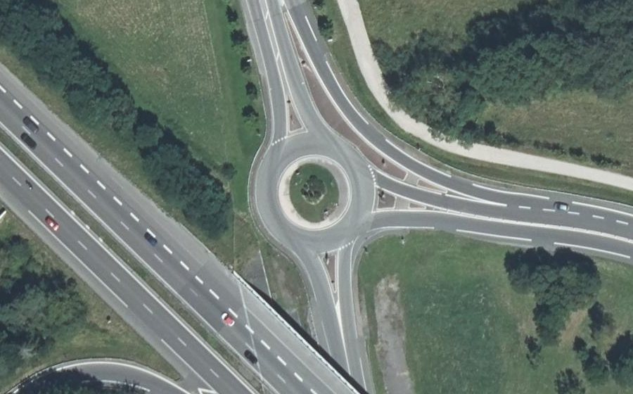 Vue aérienne du Rond-point anonyme n°19798574