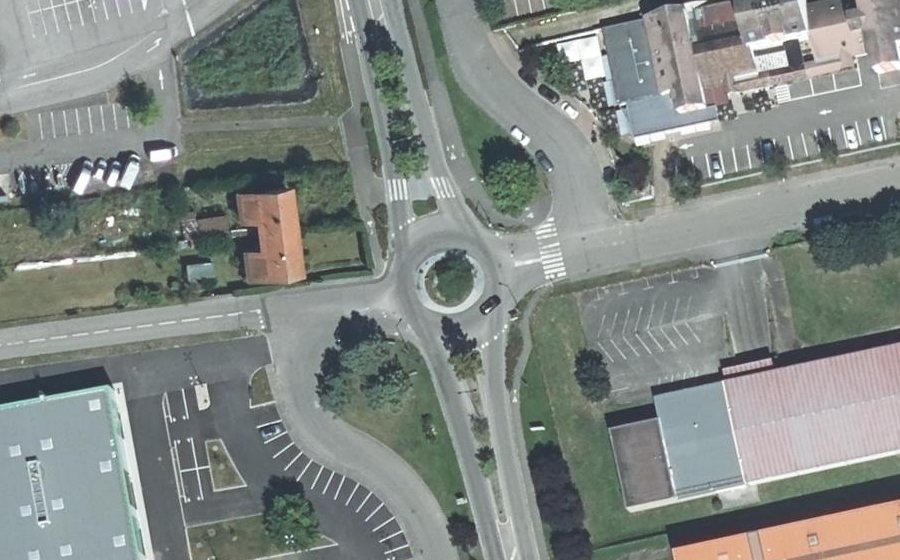Vue aérienne du Rond-point anonyme n°19798579