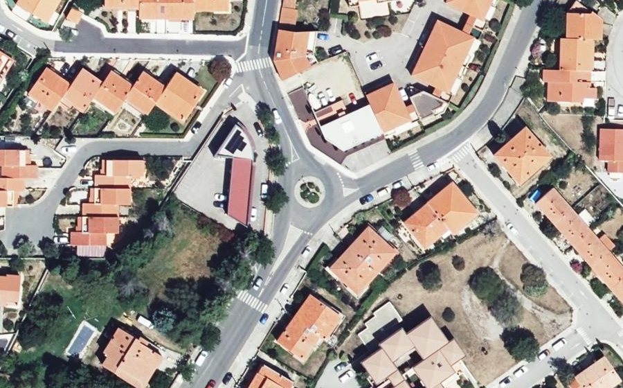 Vue aérienne du Rond-point anonyme n°19799724