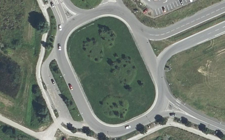 Vue aérienne du Rond-point anonyme n°19800138
