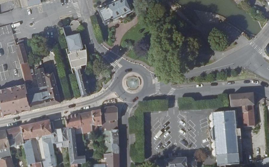 Vue aérienne du Rond-point anonyme n°198007624