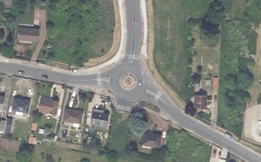 Vue aérienne du Rond-point anonyme n°198011225