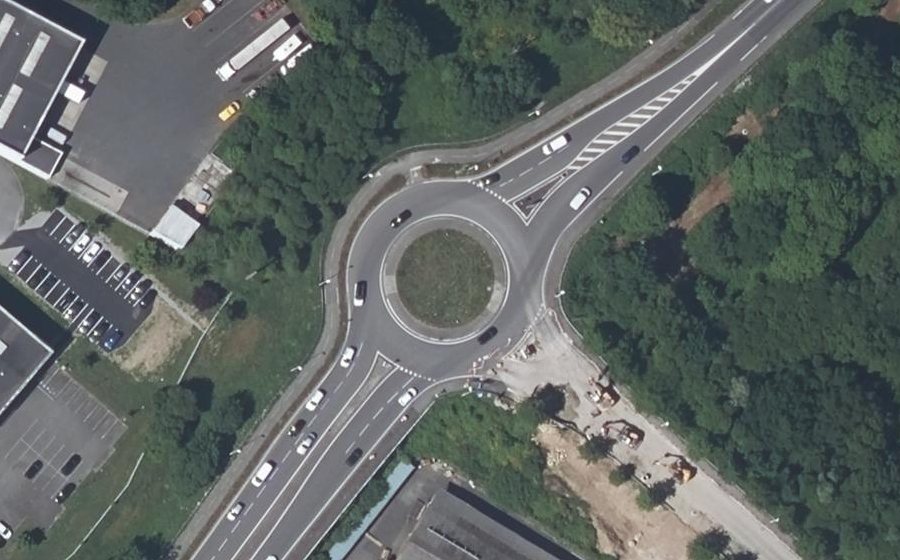 Vue aérienne du Rond-point anonyme n°19801398
