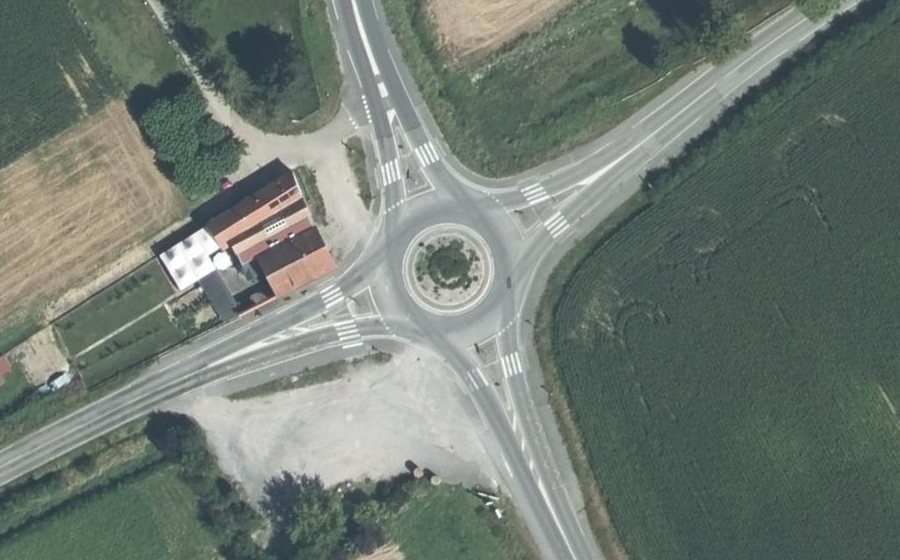 Vue aérienne du Rond-point anonyme n°19802166