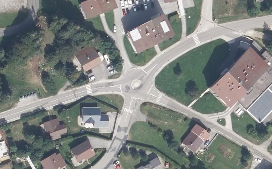 Vue aérienne du Rond-point anonyme n°198025550