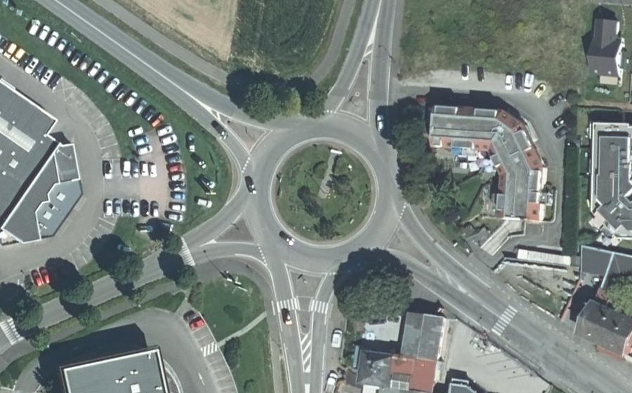 Vue aérienne du Rond-point anonyme n°19802674