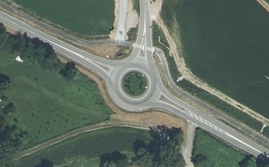 Vue aérienne du Rond-point anonyme n°19802929