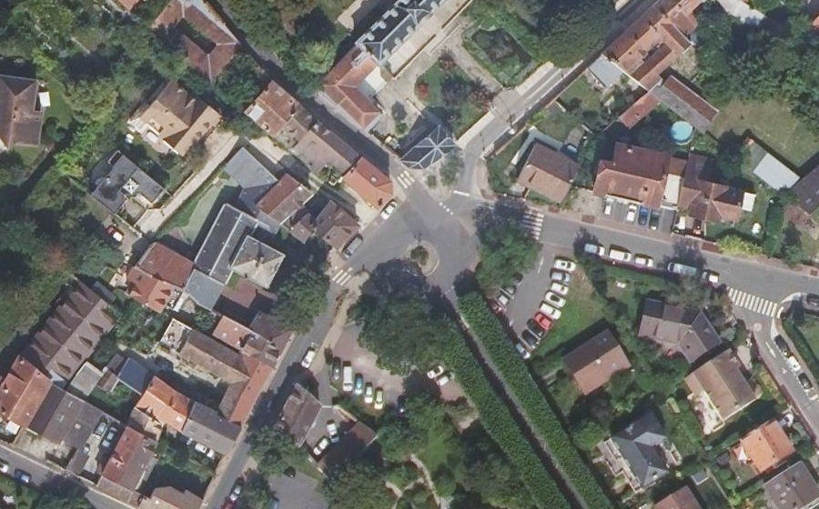 Vue aérienne du Rond-point anonyme n°19804208