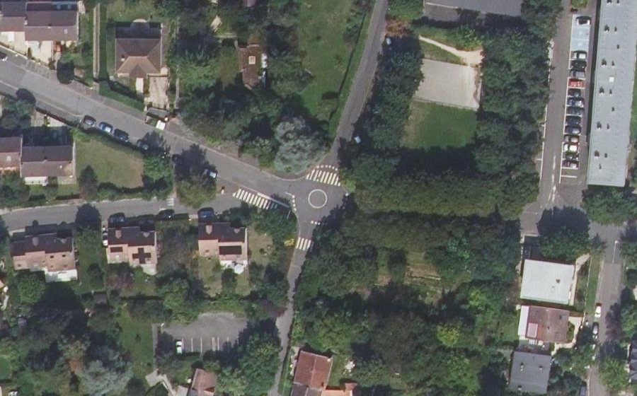 Vue aérienne du Rond-point anonyme n°19804420