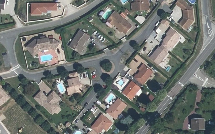 Vue aérienne du Rond-point anonyme n°198268815