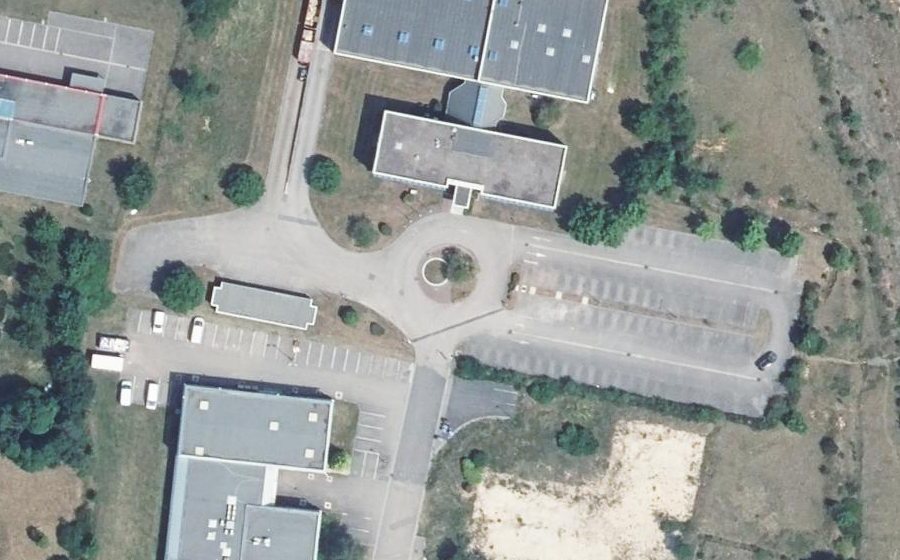 Vue aérienne du Rond-point anonyme n°198298020