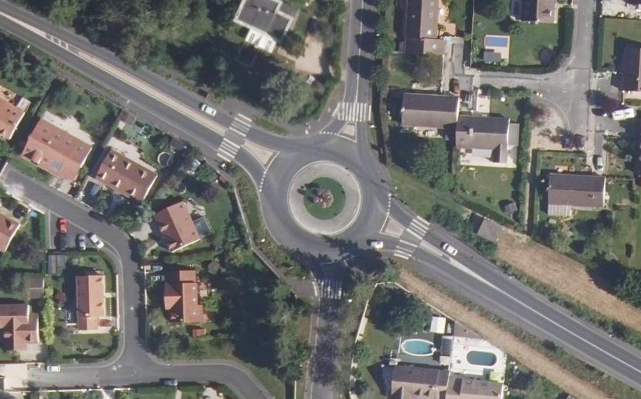 Vue aérienne du Rond-point anonyme n°19832215