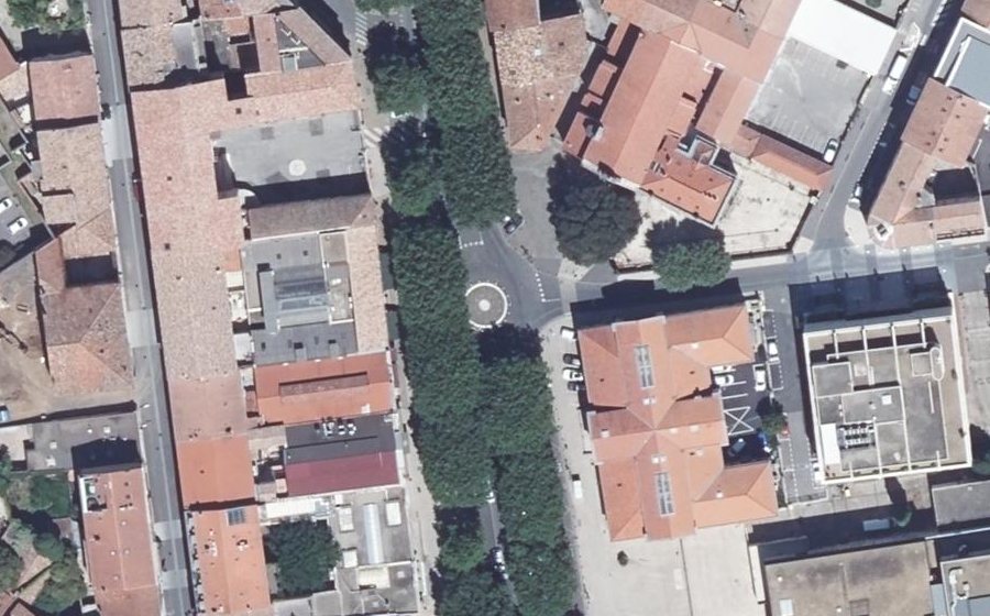 Vue aérienne du Rond-point anonyme n°198343542