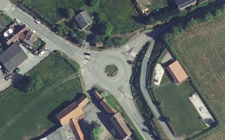 Vue aérienne du Rond-point anonyme n°198421295