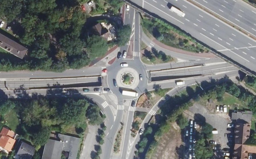 Vue aérienne du Rond-point anonyme n°19844803
