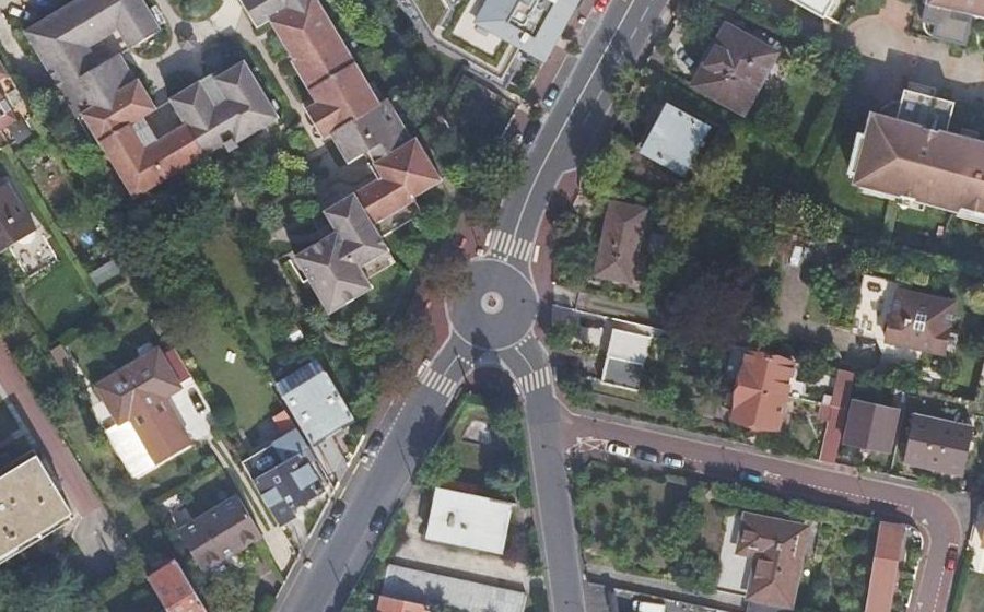Vue aérienne du Rond-point anonyme n°198451207