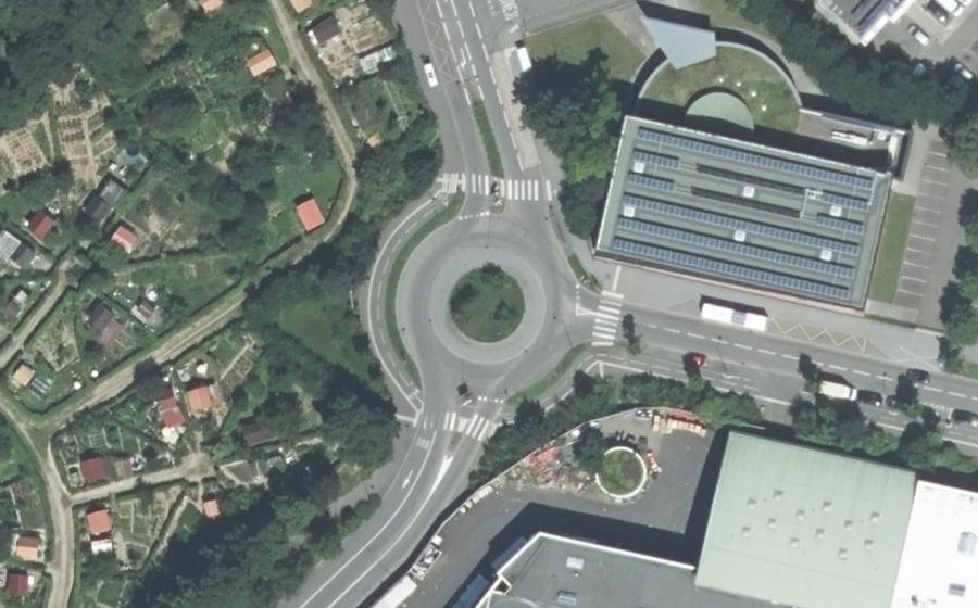 Vue aérienne du Rond-point anonyme n°19845258