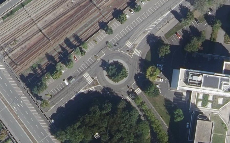 Vue aérienne du Rond-point anonyme n°19846435