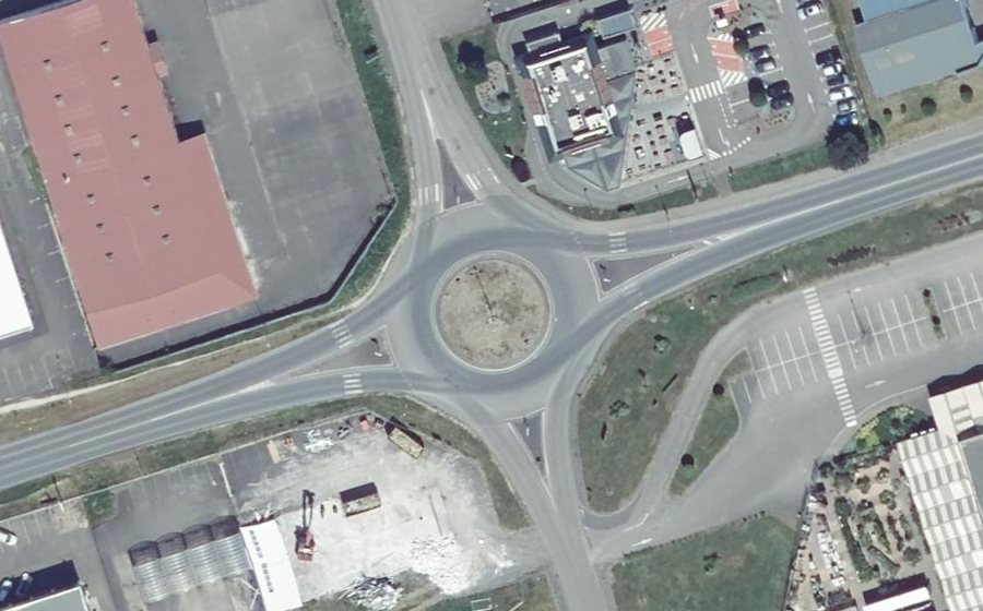 Vue aérienne du Rond-point anonyme n°19847665