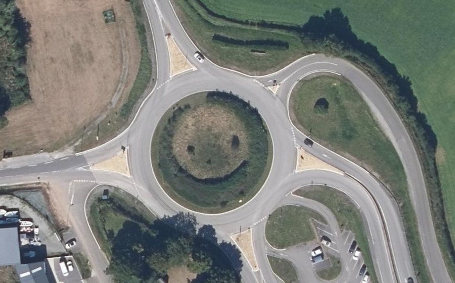 Vue aérienne du Rond-point anonyme n°19848666
