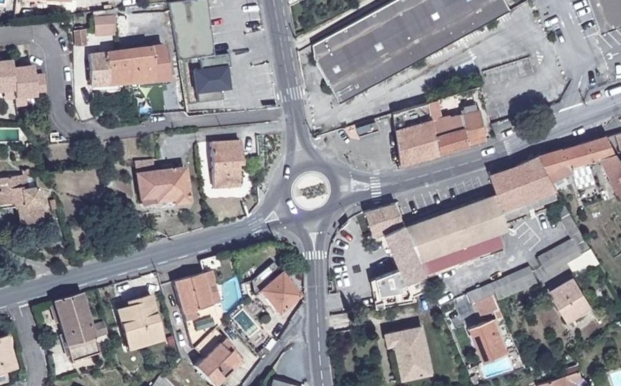 Vue aérienne du Rond-point anonyme n°198492813