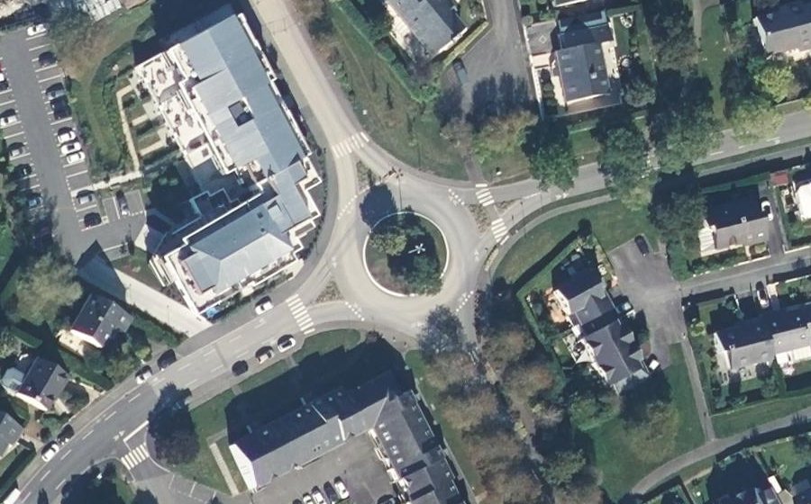 Vue aérienne du Rond-point anonyme n°19851575