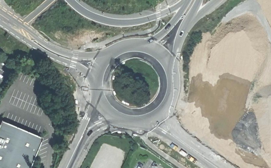 Vue aérienne du Rond-point anonyme n°19851665